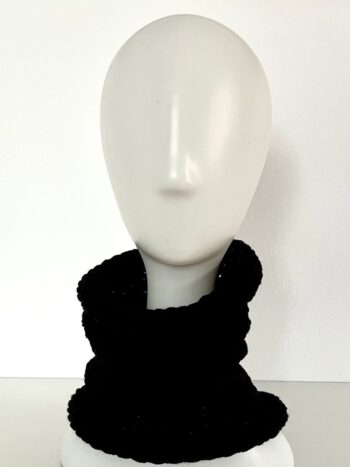 Merino Schal in Schwarz, handgestrickt - 100% Wolle – Bild 9