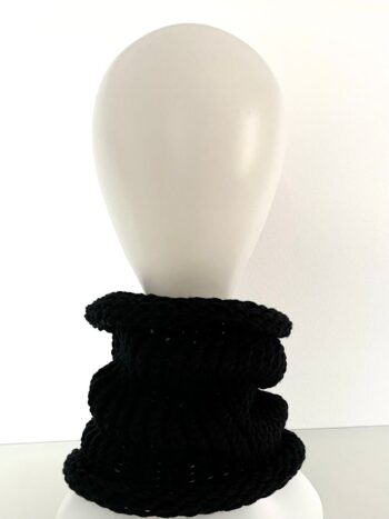 Merino Schal in Schwarz, handgestrickt - 100% Wolle – Bild 7