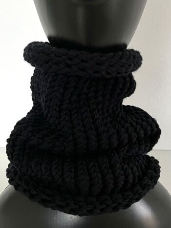 Merino Schal in Schwarz, handgestrickt - 100% Wolle – Bild 3