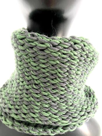 Merino Schal Melange in Grau-Grün, handgestrickt - 100% Merinowolle - extradick – Bild 10